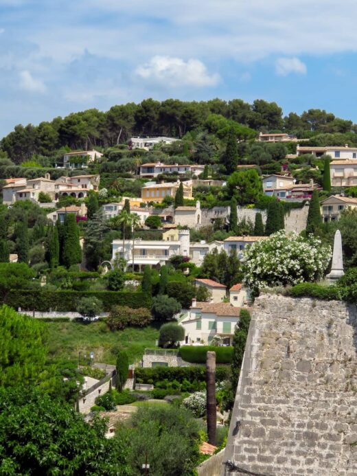 Bed and breakfast and bistro restaurant in Saint-Paul-de-Vence