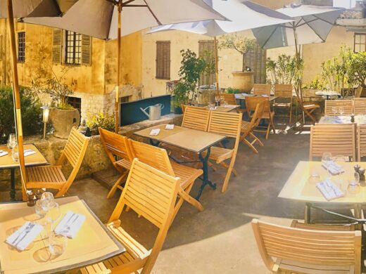 Bed and breakfast and bistro restaurant in Saint-Paul-de-Vence